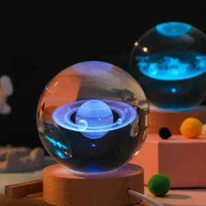 Krištáľová guľa - 3D Saturn - drevený podstavec s podsvietením