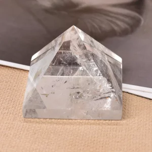 Pyramída - prírodný krištáľ