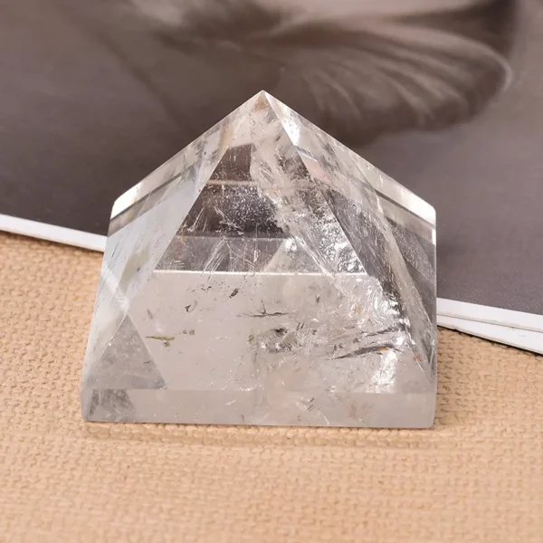 Pyramída - prírodný krištáľ
