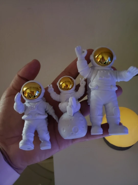 Lampa - Mesiac a traja astronauti